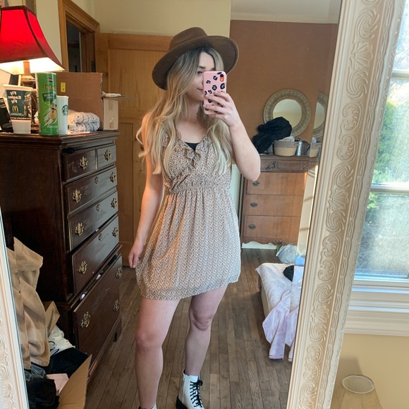 FOREVER 21 FLORAL DRESS - Picture 2 of 8